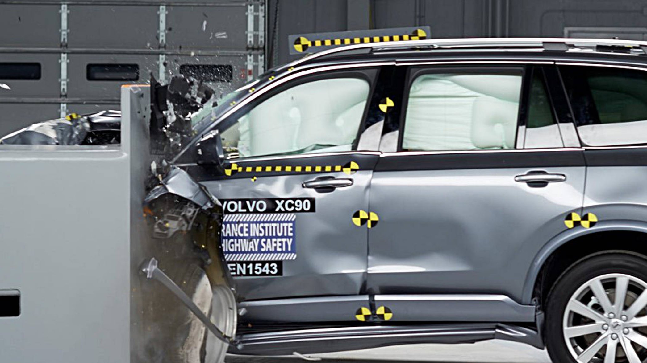 Dieselmotorn kan ha nått vägs ände, tror Volvo personbilar. Detta då tillverkningskostnaden för elbilar väntas sjunka ytterligare. Här slutar livet för en XC90, som även finns med dieselmotor, i samband med ett krocktest.