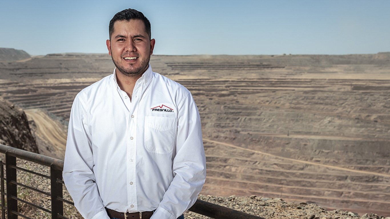 <p>Carlos Fabián González Meza is the engineer in charge of the final mine designs.</p>
