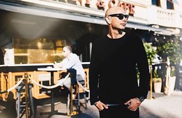Rusning efter bord till Petters gratisshow på innekrog