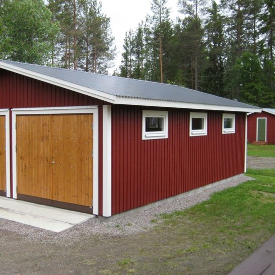 Double wood accent doors