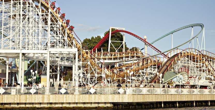 Rusning. Det är inte bara vädrets förtjänst att nöjesparkerna slår besöksrekord. 