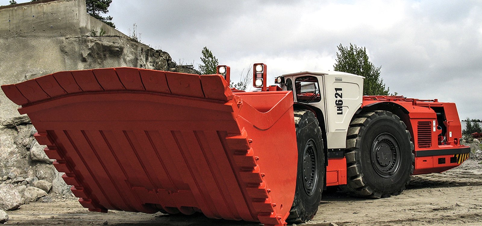 <p>Sold to Milpo and slated to work at its Cerro Lindo polymetalic mine in Peru, three Sandvik LH621 underground loaders are the first 21-tonne loaders to be used in the region. </p>
