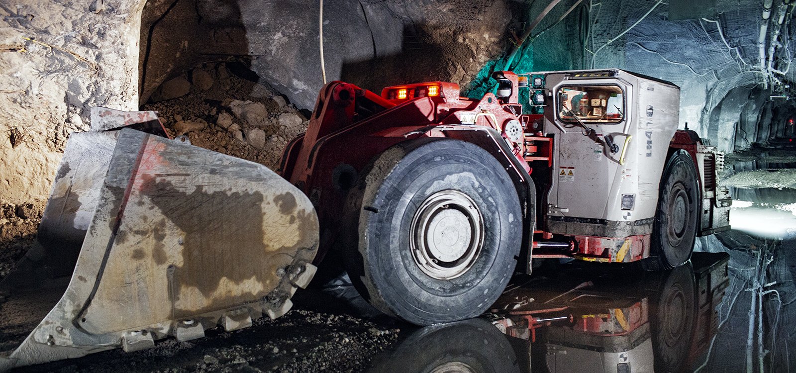 Уменьшение опасности прорыва обводненной горной массы было основным мотивирующим фактором для внедрения автоматизированной погрузки на руднике Нью-Афтон.