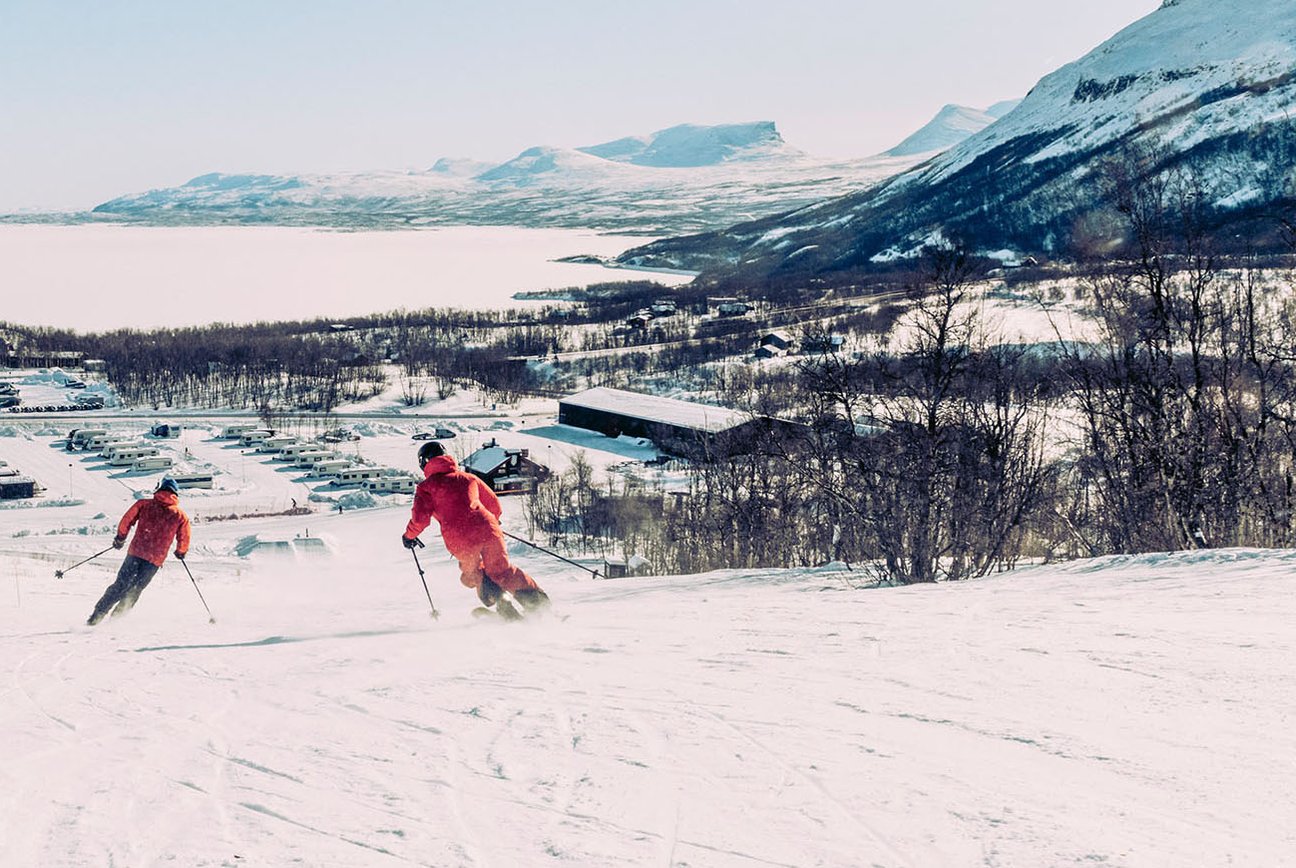 Skidåkning till fjälls i Björkliden