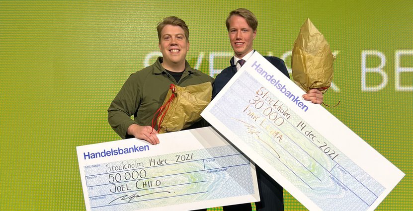 Guldvinnaren Joel Chilo tillsammans med tvåan Isak Leima. Trean Ida Nilsson kunde tyvärr inte närvara under prisutdelningen. 