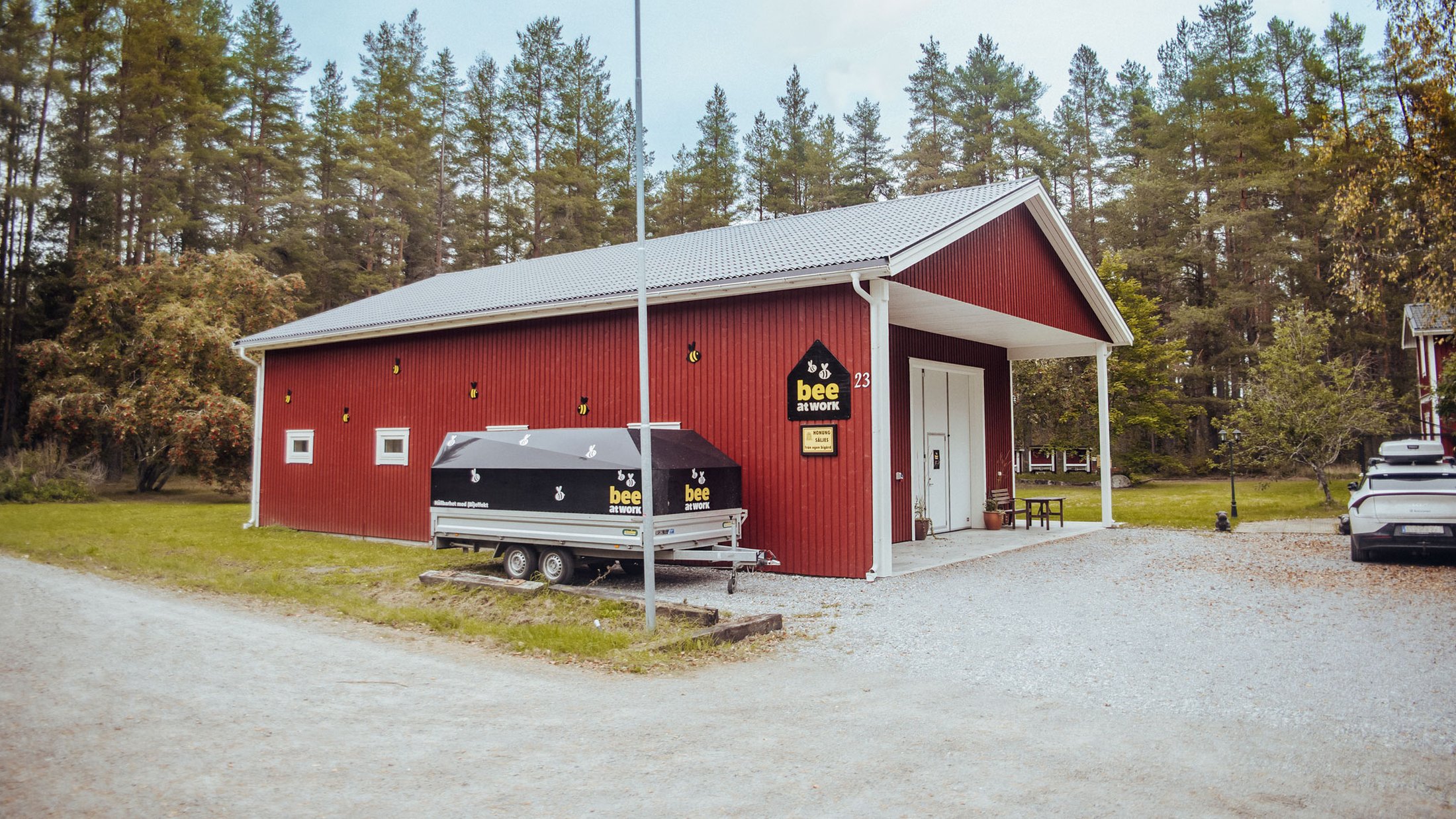 Maskinhall med extra takutsprång