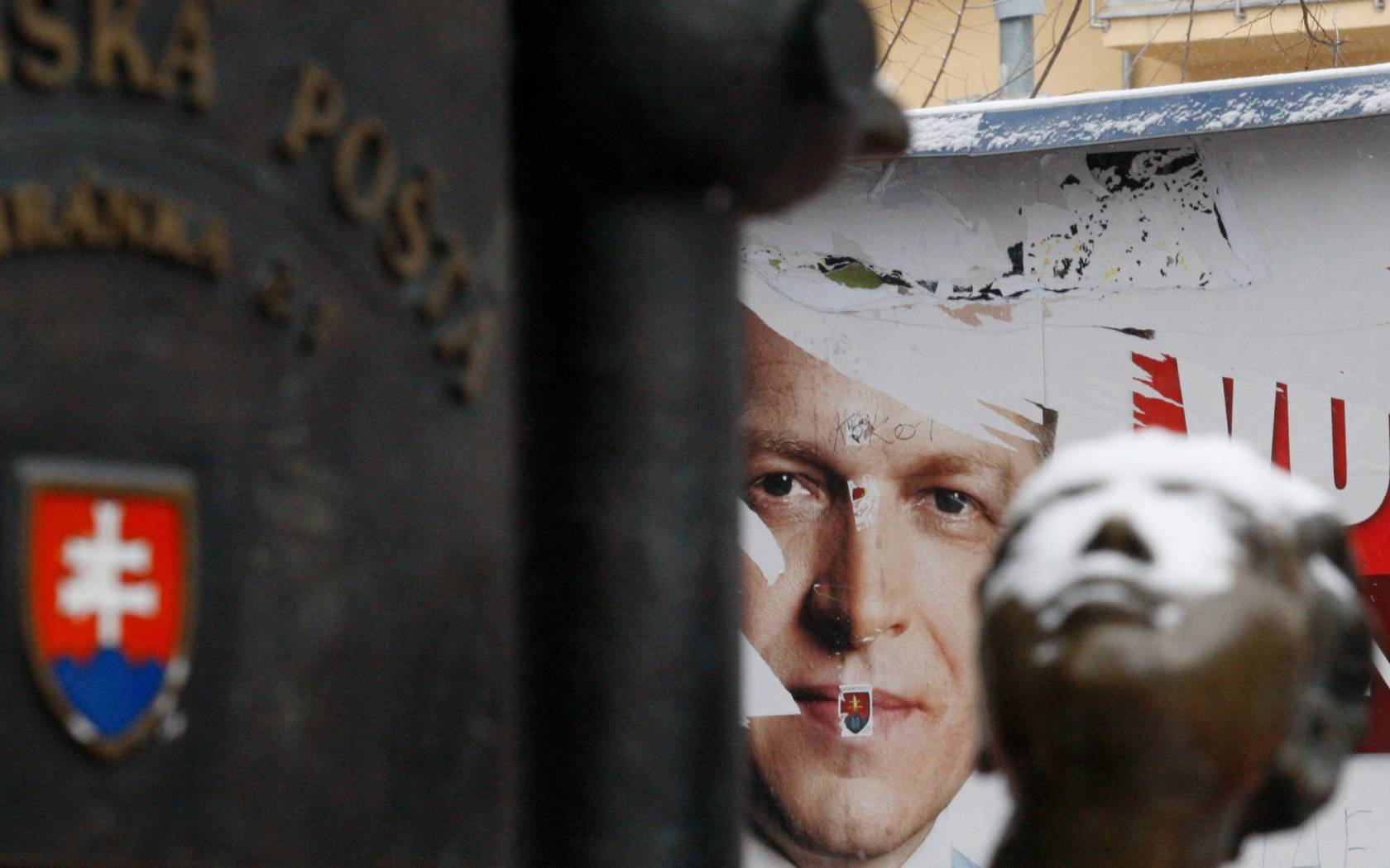 An election poster for Robert Fico.