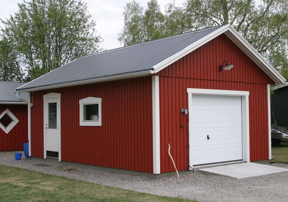 Rött enkelgarage