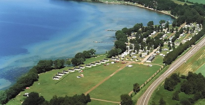 Kyla till trots. Vadstena Camping vid Vättern gläds åt att ha haft högtryck i sommar. 