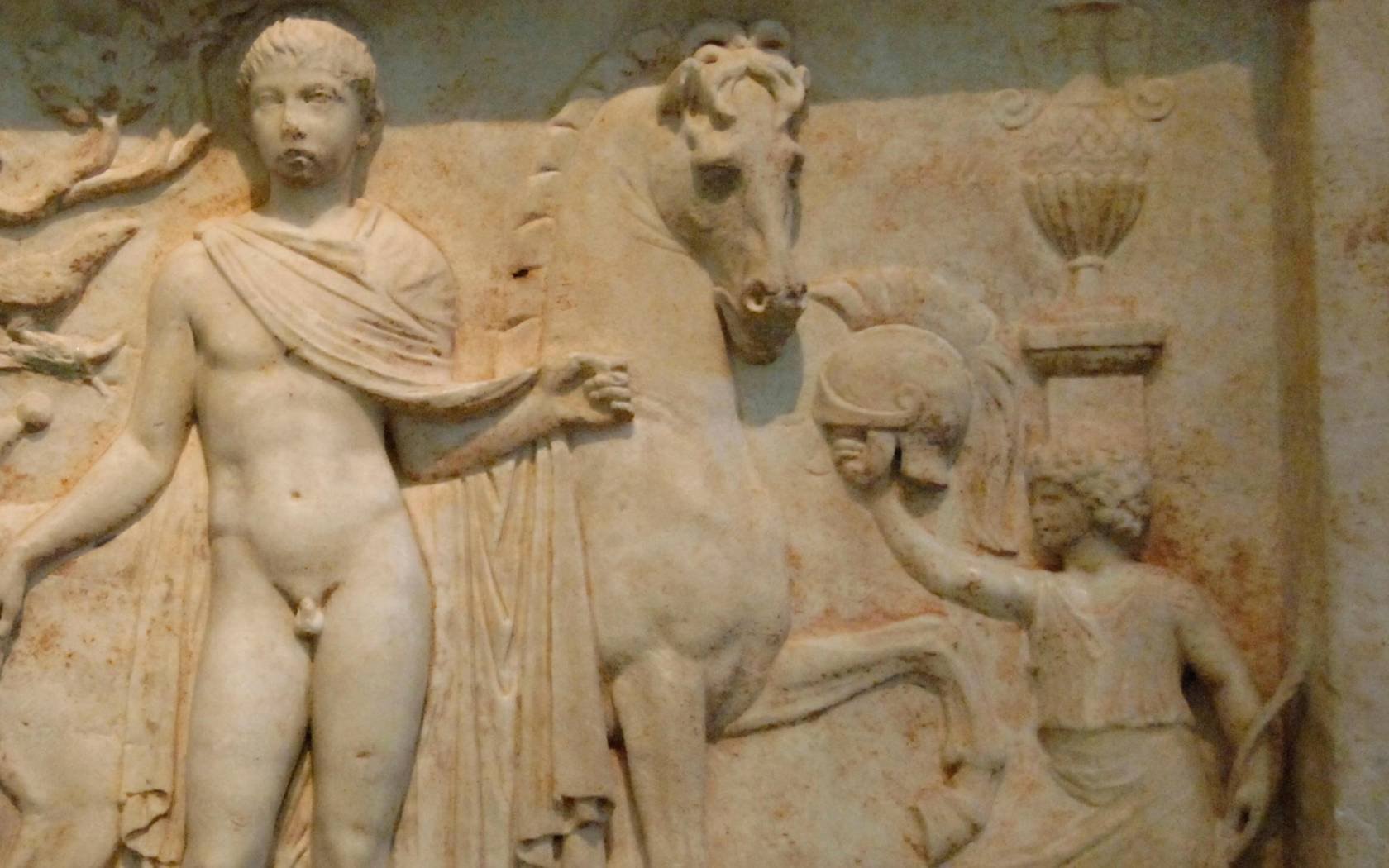 A young slave holds out his master's helmet. Credit: PRISMA ARCHIVO / Alamy Stock Photo.