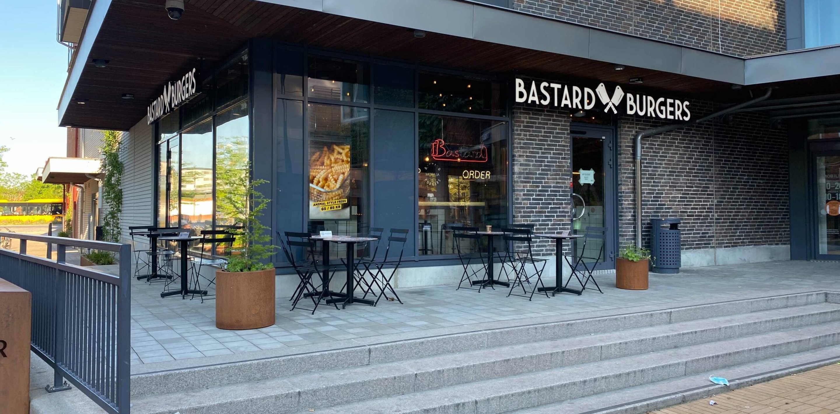 Premiär för Bastard Burgers på Mobilia idag