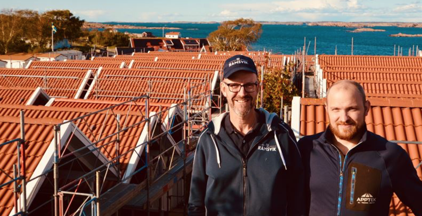 Anläggningen drar nytta av stora delar av<br />
 campingstugornas tak, och består av 618 solpaneler. Foto: Ramsviks Stugby & Camping