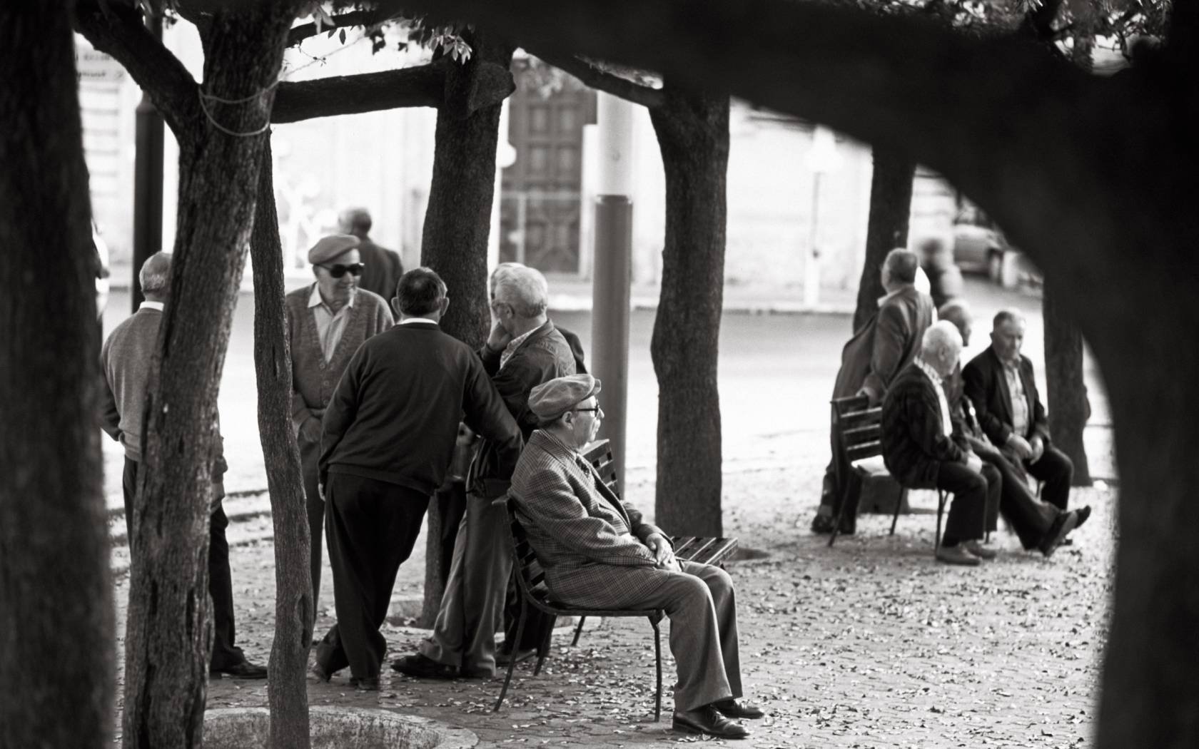 Old men in conversation in Puglia, Italia.