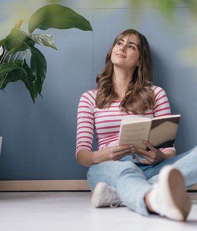 8 nya debutböcker att upptäcka våren 2022