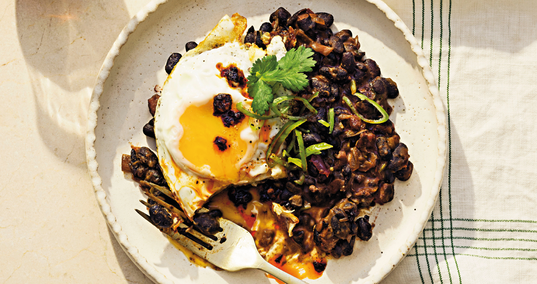 Svingoda refried beans med koriander och chiliolja