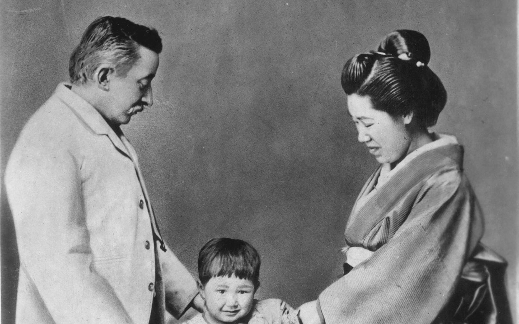 Lafcadio Hearn photographed with his wife, Setsuko Koizumi, and their son.