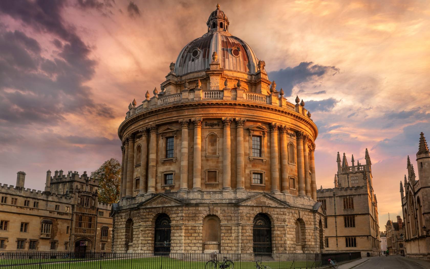 The Radcliffe Camera at Oxford University, designed by James Gibbs in the neo-classical style.