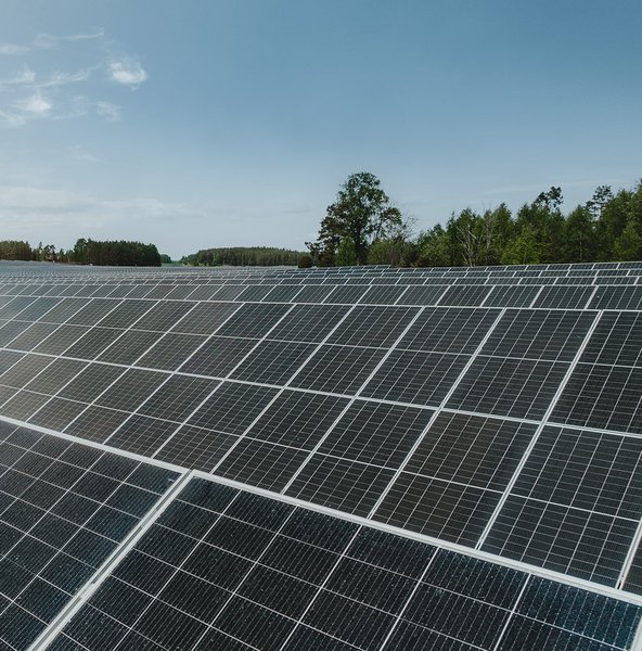 Panelrader i solparken i Fj&auml;llsk&auml;r