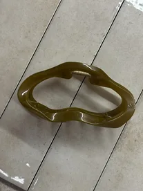 Evlove Wave Hair Claw – Mustard