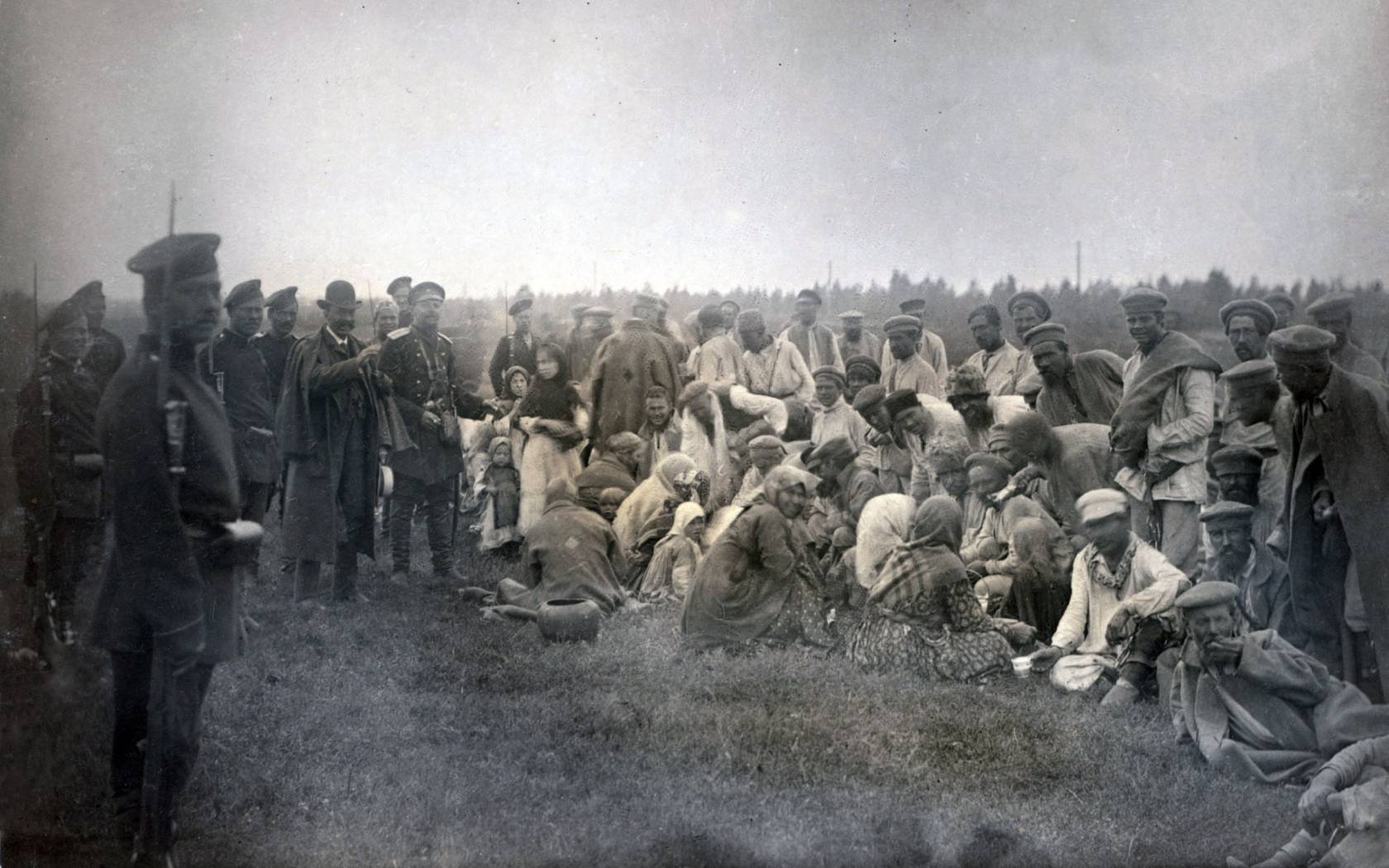 The American writer George Kennan (1845-1924) observes Russian convicts on their way to Siberia.