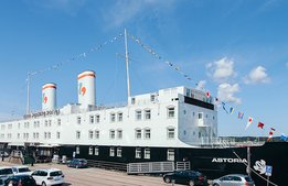 Flytande hotell tar ny kurs