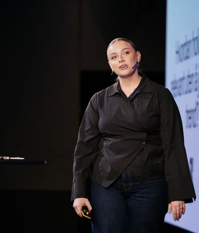 Ellinor Stenhammer på scenen.