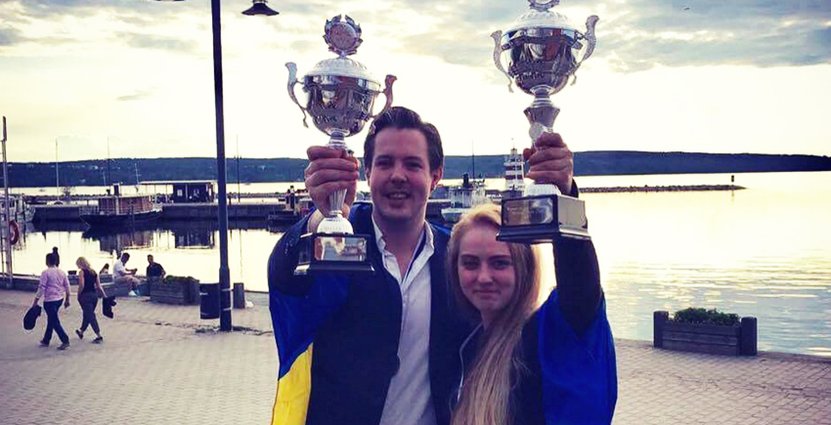 2 x segrare. Jimmi Eriksson, Kocklandslaget, och Annie Lundin, lagkapten för Juniorkocklandslaget, sopade banan under NM i Lahtis. 
