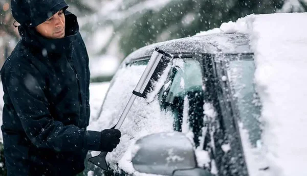 Aleksi ajoi talvikelissä naapurin auton keulaan – Mysafetyn Ajoneuvoturva korvasi maksettavaksi jääneen omavastuuosuuden