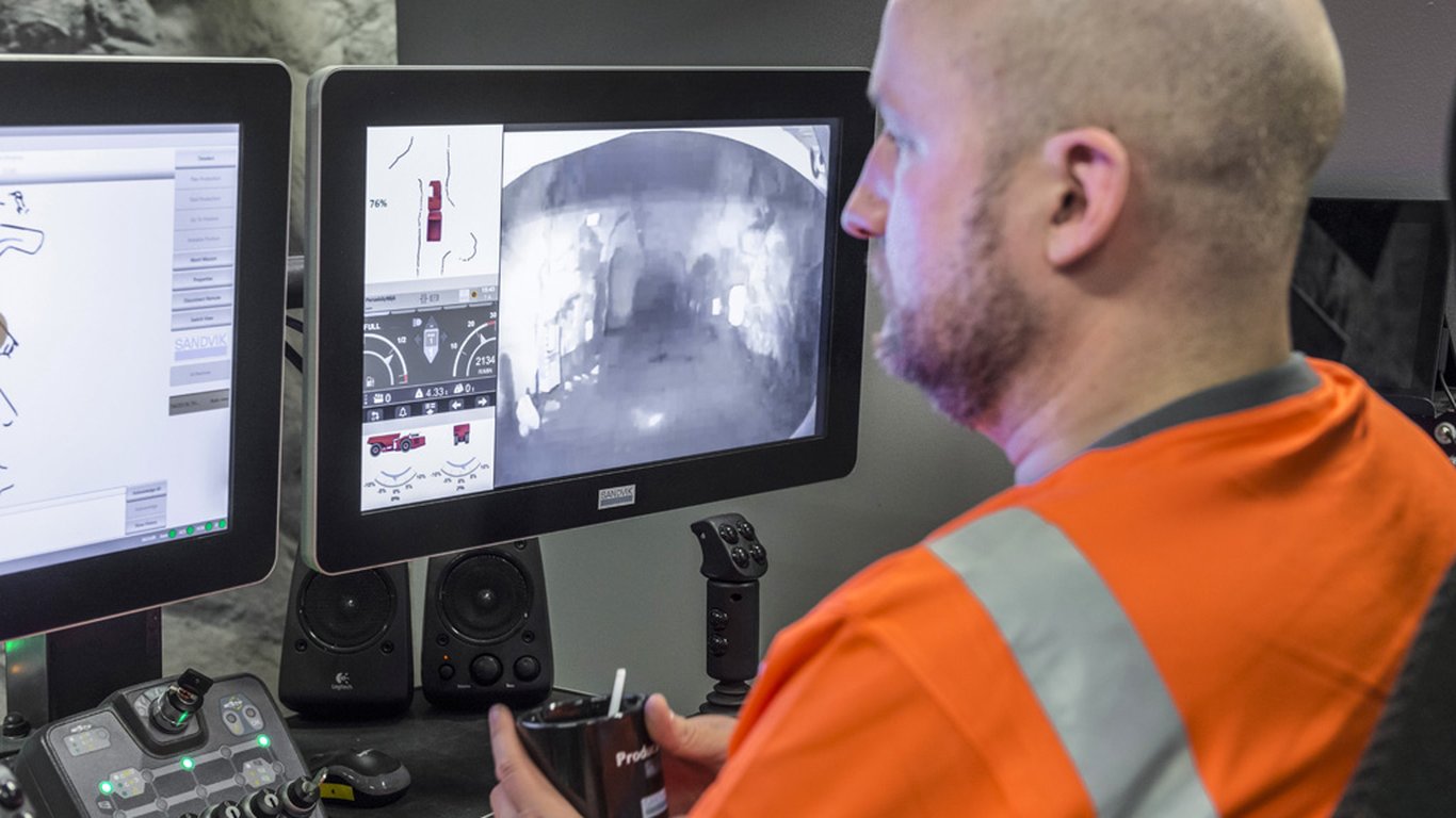 <p>OptiMine complements AutoMine Trucking with a data collection and reporting capability to provide visibility over the entire haulage fleet.</p>
