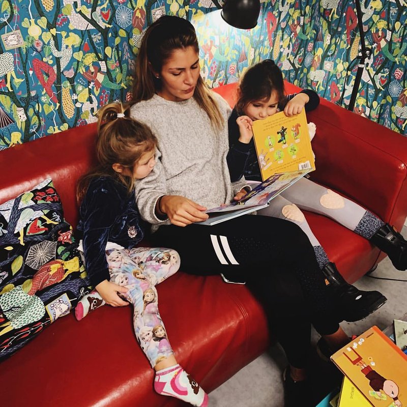 Paula Rosas: Jag läser för att få ha barnen intill mig