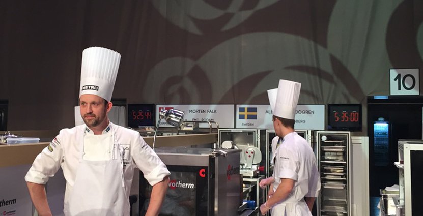 Bås nummer 10. Här tävlar Sveriges kandidat, granne med Danmarks favorittippade Morten Falk. 