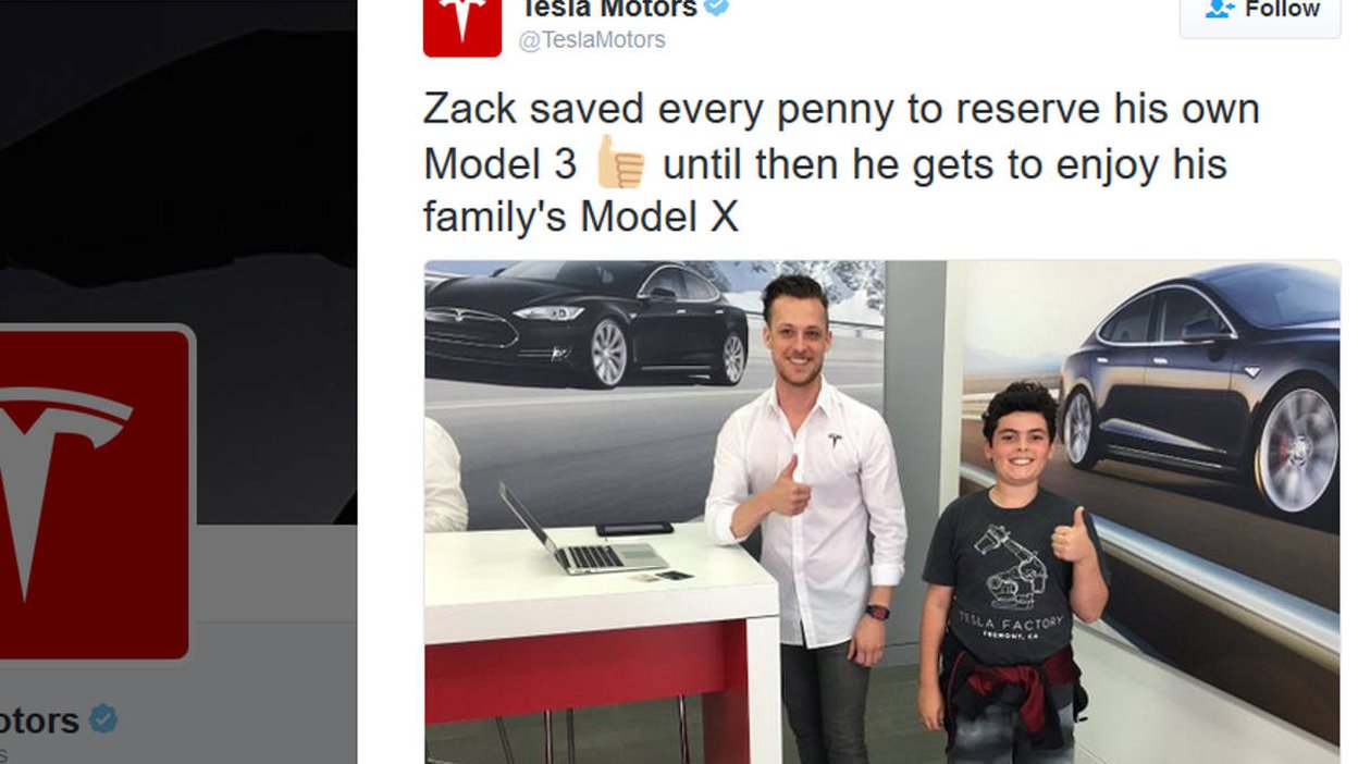 Zack slaktade spargrisen för att lägga handpenning på en Tesla Model 3.
