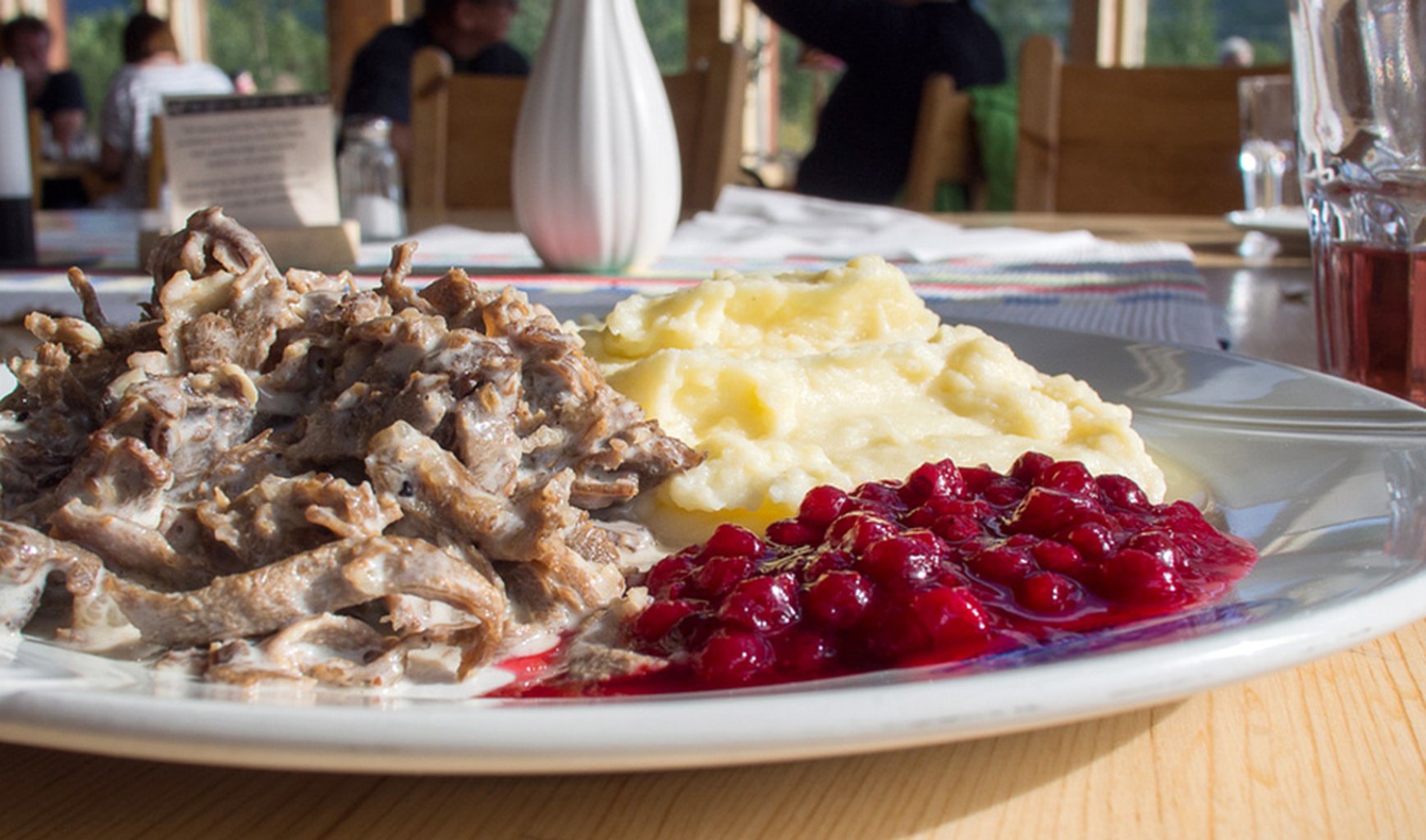Lokal mat på Restaurang Skáidi