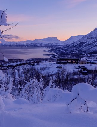 Lapporten och Hotell Fj&auml;llet under polarnatten