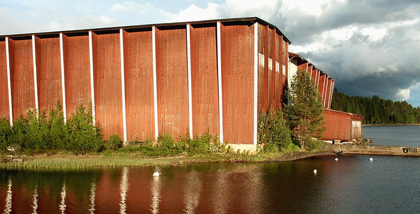 Virkesmagasinet vid sjön Ljusnaren förvandlades till operahus. Nu är målet att locka 16 000 besökare till föreställningarna. 
