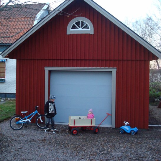 Farm style high ceiling red barn with mini window