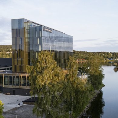 Hotellets entré, fasad och Södra sundet