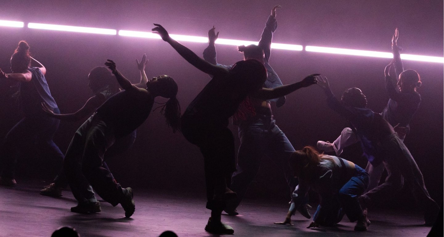 NY_WomanBlack_Sidtopp