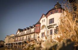 Efter dubbel otur reser sig nu Waxholms hotell