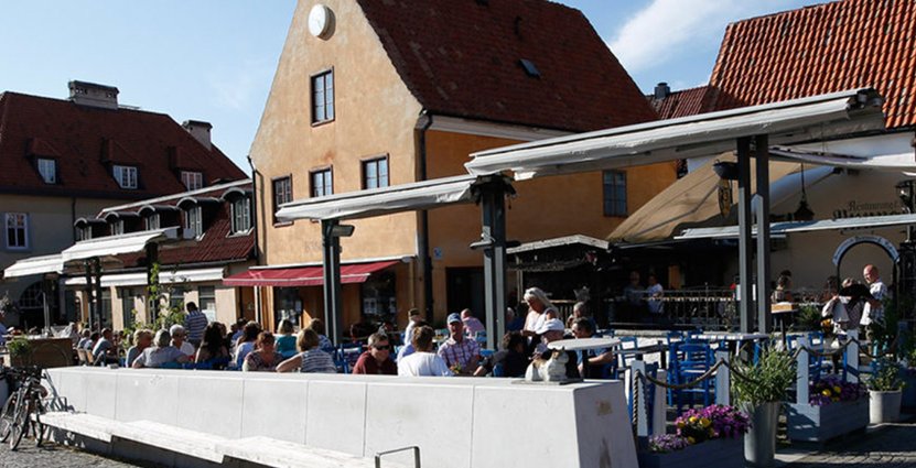 Restauranger som Nunnan i Visby tvingas anpassa sig till de nya reglerna. Foto: Nunnan