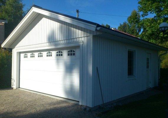 Garage med bred port