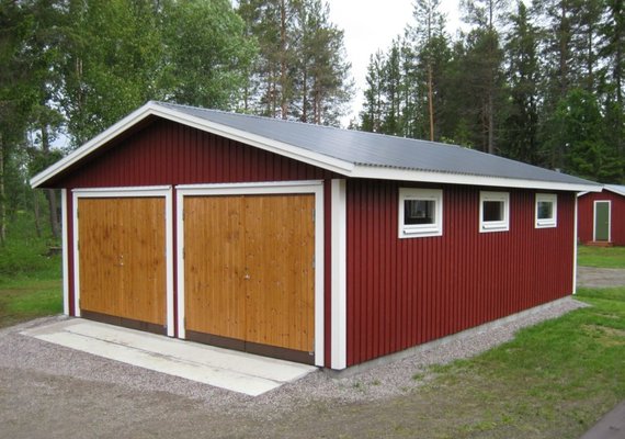Double wood accent doors