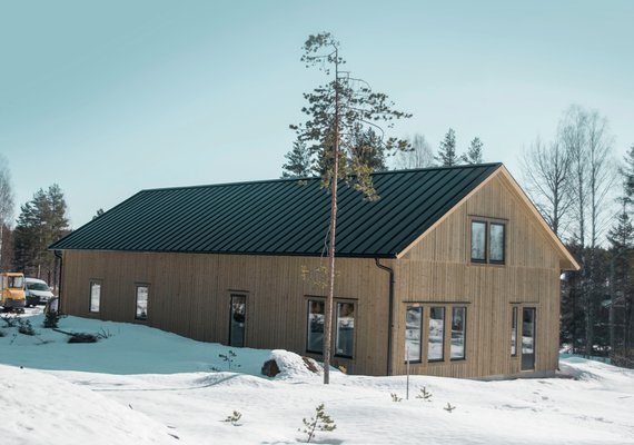 Maskinhall med lägenhet