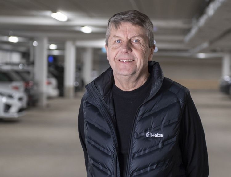 Heba installerar laddmöjlighet på alla p-platser