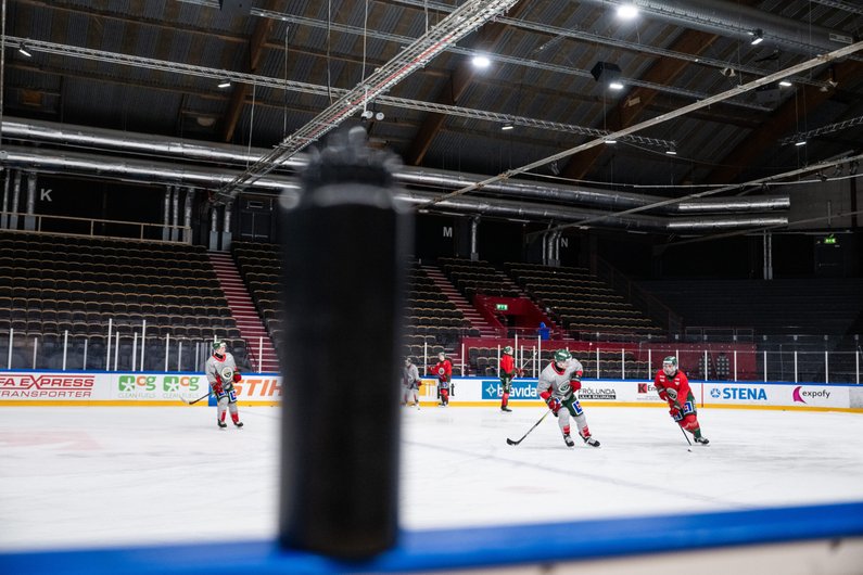 Riskfaktorer och hälsoutmaningar för spelare på hockeygymnasium