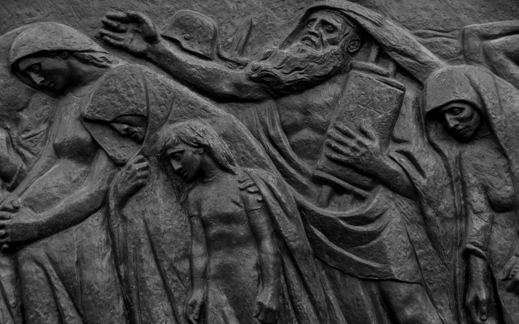 The Last March sculpture by Nathan Rapoport.