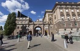 Enkät: Så vill riksdagspartierna få in fler unga på arbetsmarknaden