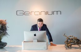Han basar över matsalen på Geranium