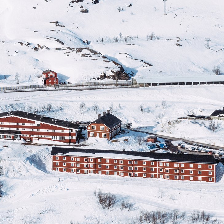 l&auml;genhetshotellet med hotellet och meteorologen i bakgrunden