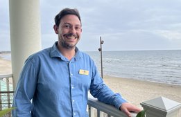 Han lämnade Madrid för Falkenberg strandbad